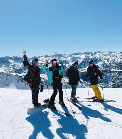 María Pedraza having fun skiing.